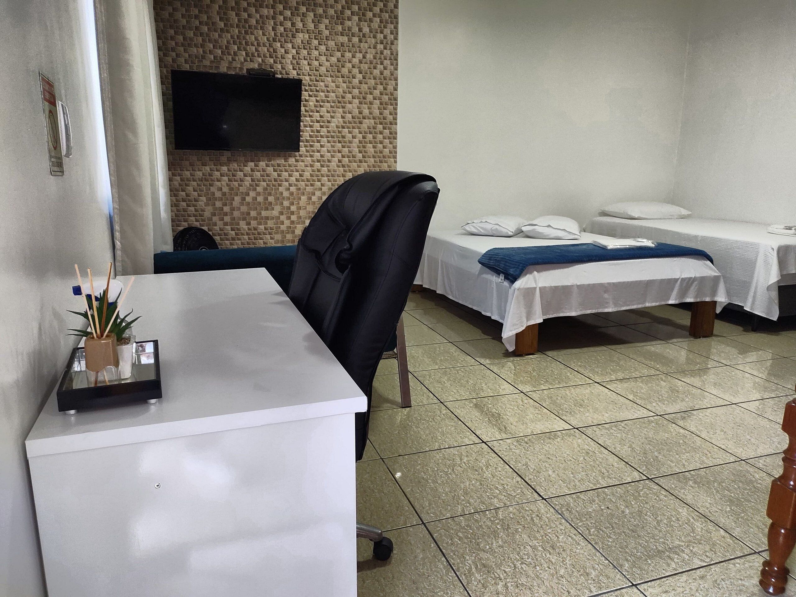 Apartamento 4 | 1 soverom, individuelt innredet og skrivebord for bærbar PC