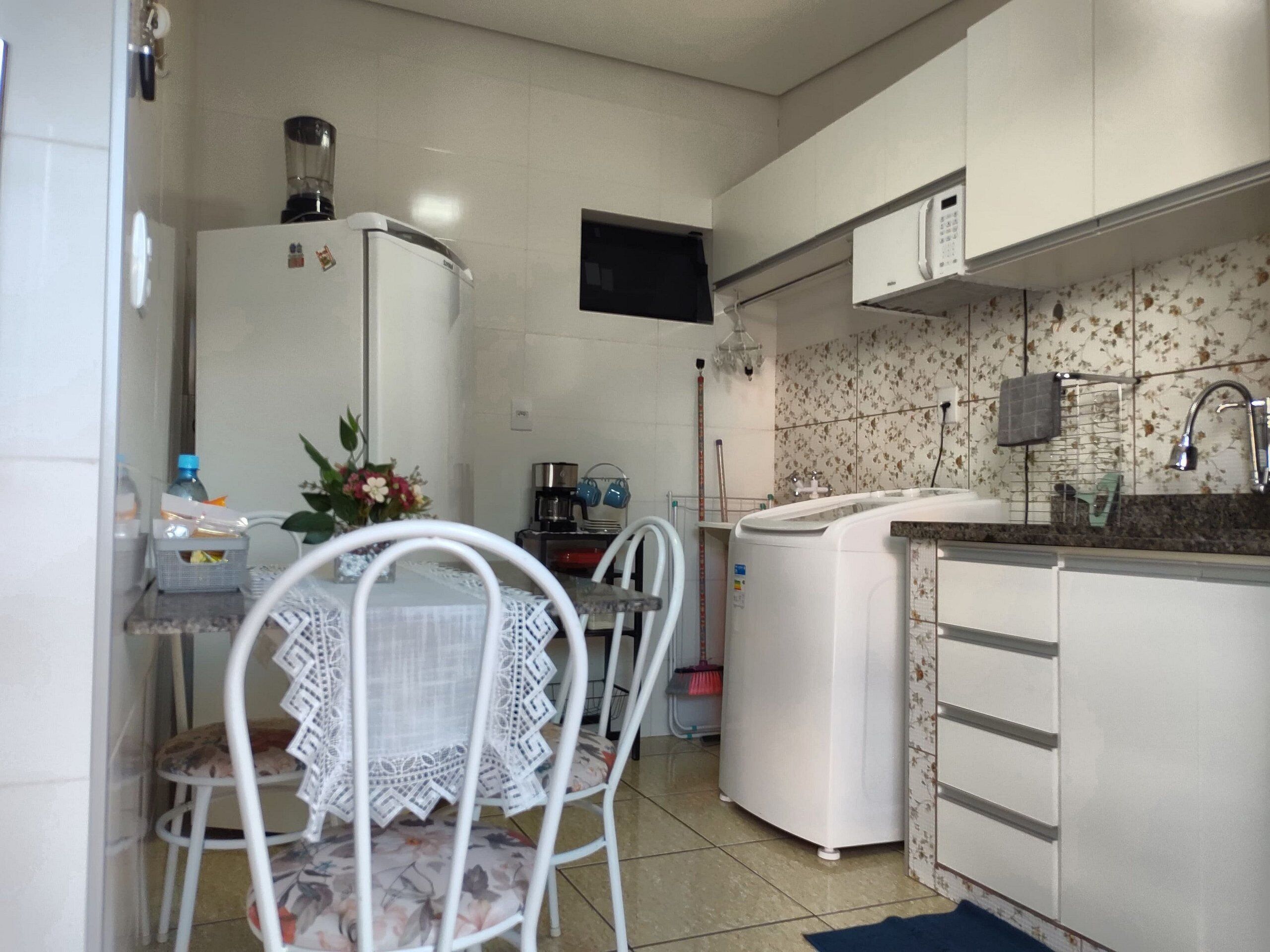 Apartamento 4 | Cocina privada | Refrigerador, microondas, arrocera y licuadora 