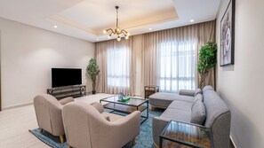 Appartement, 3 slaapkamers | Woonruimte | Een 55-inch lcd-televisie met digitale zenders en televisie