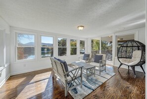 Smart TV, fireplace, ping pong