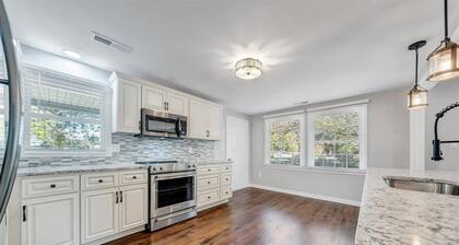 Spacious 4BR with private boat dock and lakefront access