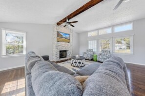 Smart TV, fireplace, ping pong