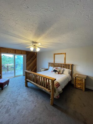 3 bedrooms, iron/ironing board, free WiFi, bed sheets - Secluded Riverside Farmhouse - overlooks the Snake River.  (Saint Anthony)
