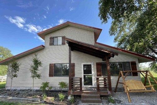 Secluded Riverside Farmhouse - overlooks the Snake River. 