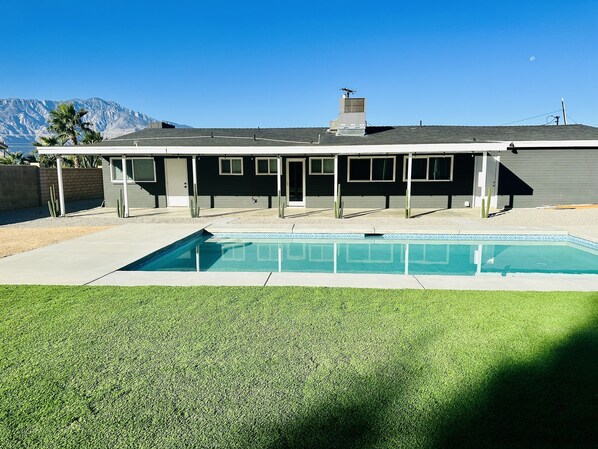 حمّام سباحة خارجي