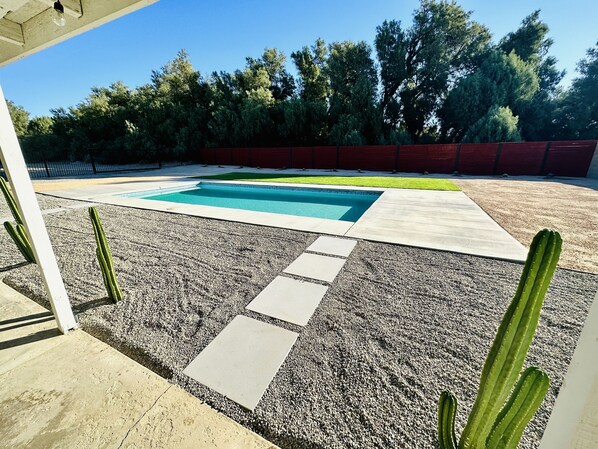 حمّام سباحة خارجي