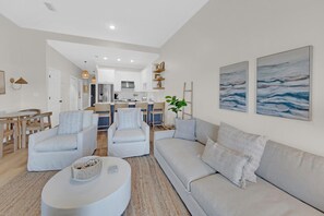 TV, books - Updated 3BD / 2BA condo ~ Seagrove Highlands (Santa Rosa Beach)