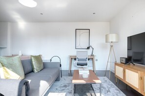 TV, stereo - Stunning 2BR in East London, nr Old Street stasion, by Blueground (London)