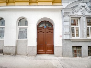 Classic entrance with a double door and arched windows.