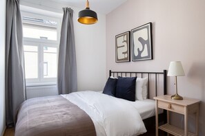 1 bedroom, iron/ironing board, WiFi, bed sheets - Beautiful Favoriten 2BR w/ Elevator nr Reumannplatz, by Blueground (Vienna)