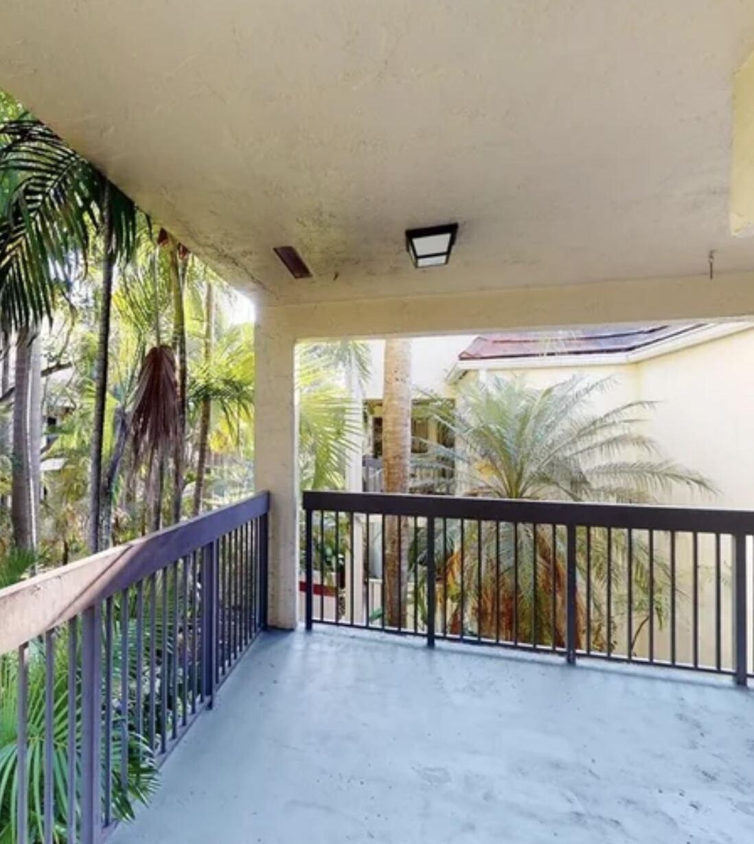 3 bedroom 2 bath house 2 story 5 minutes - away from the beach 