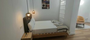 1 slaapkamer, een strijkplank/strijkijzer, gratis wifi, beddengoed