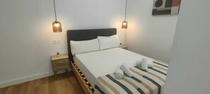 1 chambre, fer et planche à repasser, Wi-Fi gratuit, draps fournis