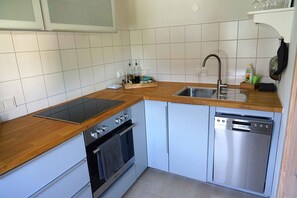 Køleskab, ovn, kogeplade, opvaskemaskine