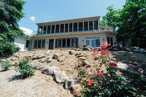 Exterior - Spacious Lakeside Apartment with Pool Table (Hot Springs Village)