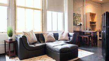 Una televisión, libros