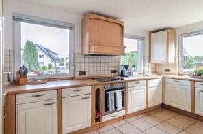 Kühlschrank, Ofen, Herdplatte, Geschirrspüler