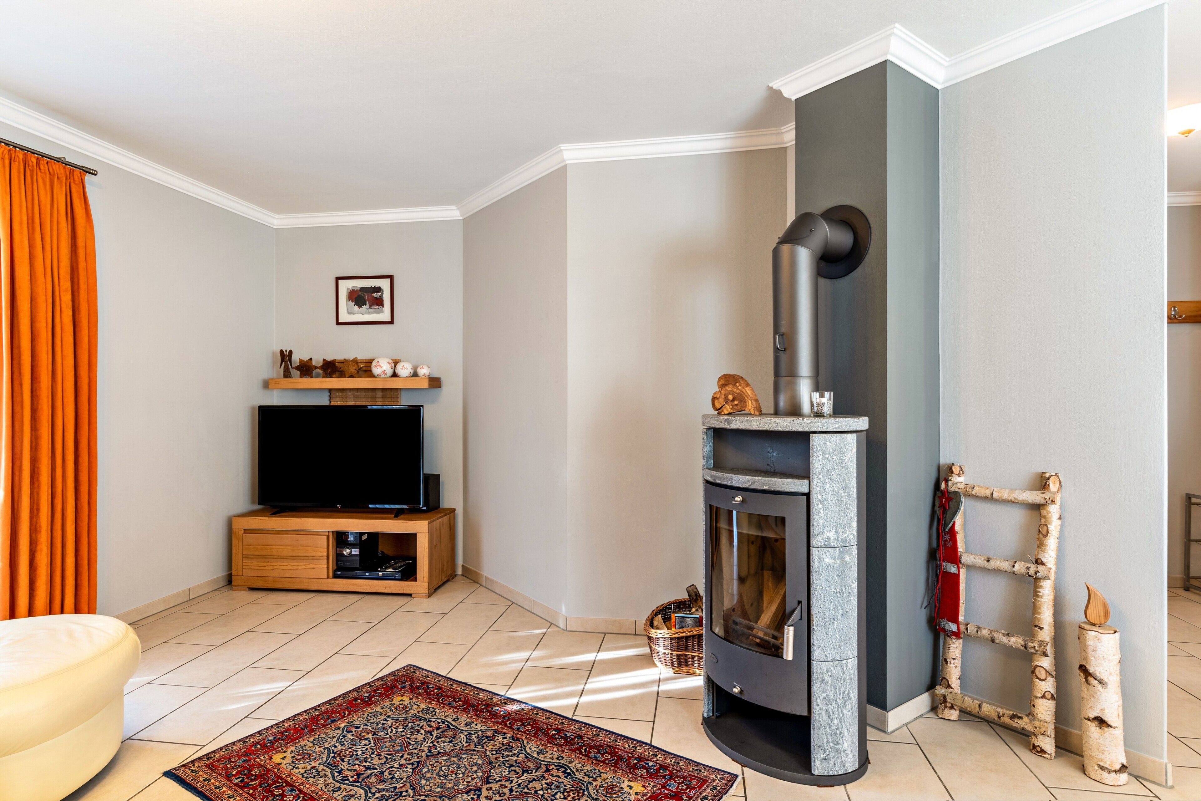 TV, fireplace, DVD player, ping pong