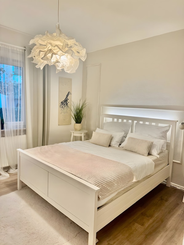 2 bedrooms, iron/ironing board, free WiFi, bed sheets - Holiday Apartment "Am Olantis" with Private Terrace and Wi-Fi (Oldenburg)