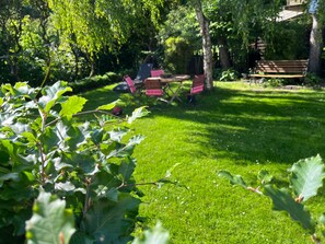 Outdoor dining - Holiday Apartment "Am Olantis" with Private Terrace and Wi-Fi (Oldenburg)