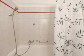 A bathroom with a shower, a bathtub, and a toilet. - Imbarcadero apartment Locarno, Locarno, Switzerland (Locarno)