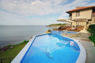 DOLPHIN BAY BOUTIQUE COMPLEX Sozopol