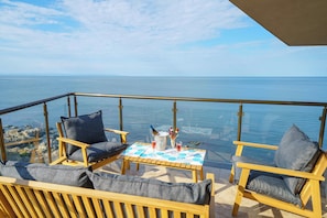 Deluxe Suite, Sea View | Terrace/patio
