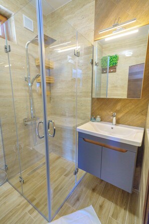 Deluxe-Studio, Meerblick | Badezimmer