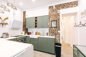 Fridge, microwave, oven, stovetop
