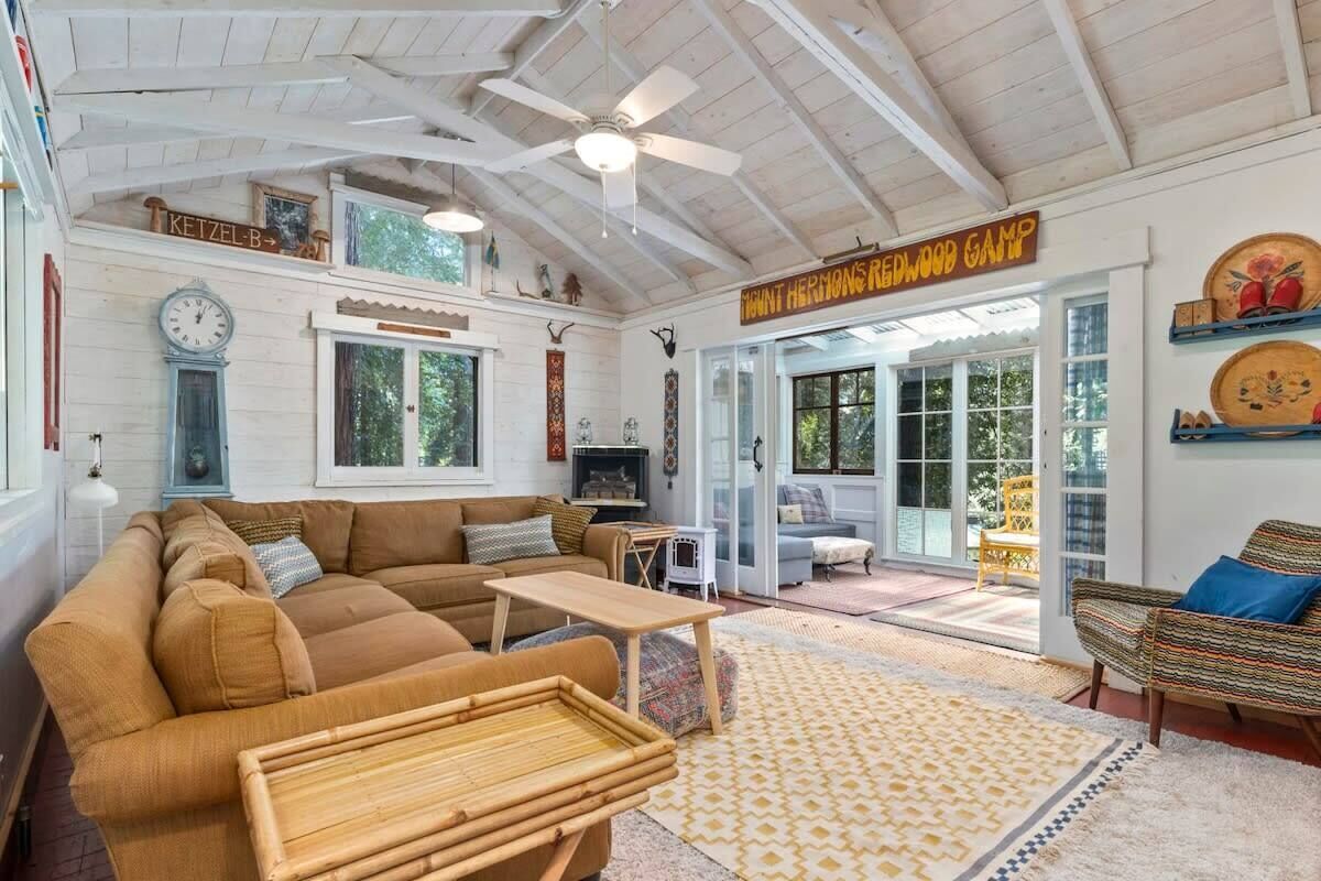 暖炉、書斎 / ワークスペース