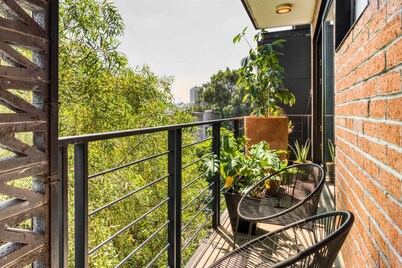 Big PH Haven with rooftop, Condesa 2BR By Tasman