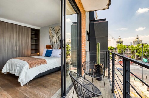 Big PH Haven with rooftop, Condesa 2BR By Tasman