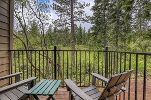 Property grounds - 2BR Townhome-Walk to Beach or Trails (Carnelian Bay)