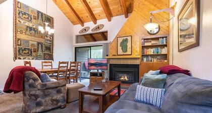 2BR Townhome-Walk to Beach or Trails