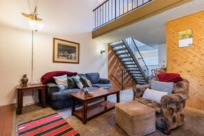 TV, fireplace, stereo, offices - 2BR Townhome-Walk to Beach or Trails (Carnelian Bay)