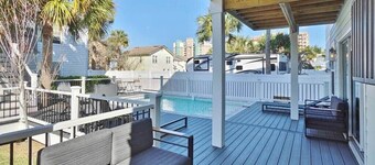 Beach Retreat Complex w/Pool - Sleeps 25!