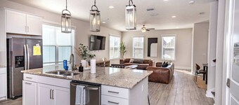 Beach Retreat Complex w/Pool - Sleeps 25!