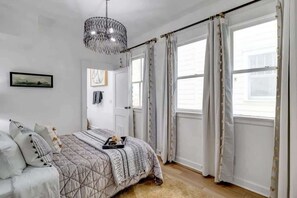 6 habitaciones, tabla de planchar con plancha, wifi y ropa de cama 