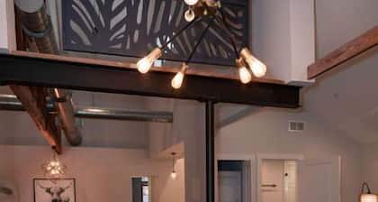 Downtown Jax Retreat- Sleeps 25