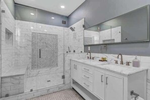 Bathtub, hair dryer, towels, shampoo