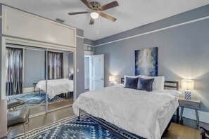 8 عدّة غرف نوم ومكواة/لوح كي وسرير سفر وواي فاي