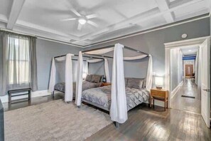 8 bedrooms, iron/ironing board, travel crib, WiFi - Gigantic duplex in Springfield (Jacksonville)