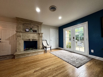 Hot Tub · Huge Fenced Yard · EV Charger · 10 Min to Downtown Sac