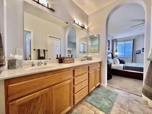 Unclassified image, 5 of 69, button