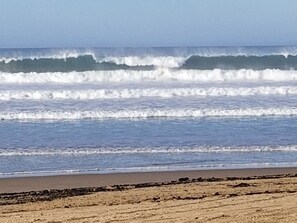 Beach nearby, sun loungers, beach towels