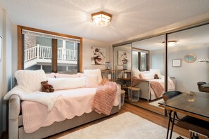 4 bedrooms, individually decorated, individually furnished, free WiFi