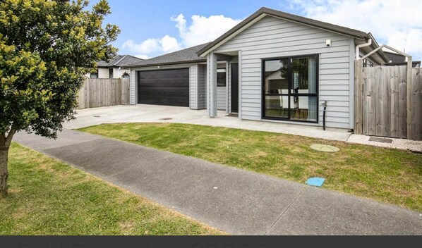Exterior - Cosy room near airport (Auckland)