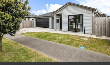 House exterior | takanini | room in takanini