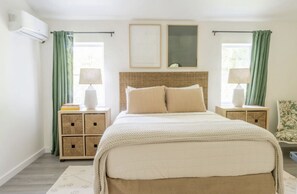 5 Schlafzimmer, Schreibtisch, Bügeleisen/Bügelbrett, Reisekinderbett