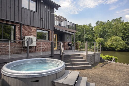 Chic Waterfront w/ Hot Tub, Sauna and Sky Deck!